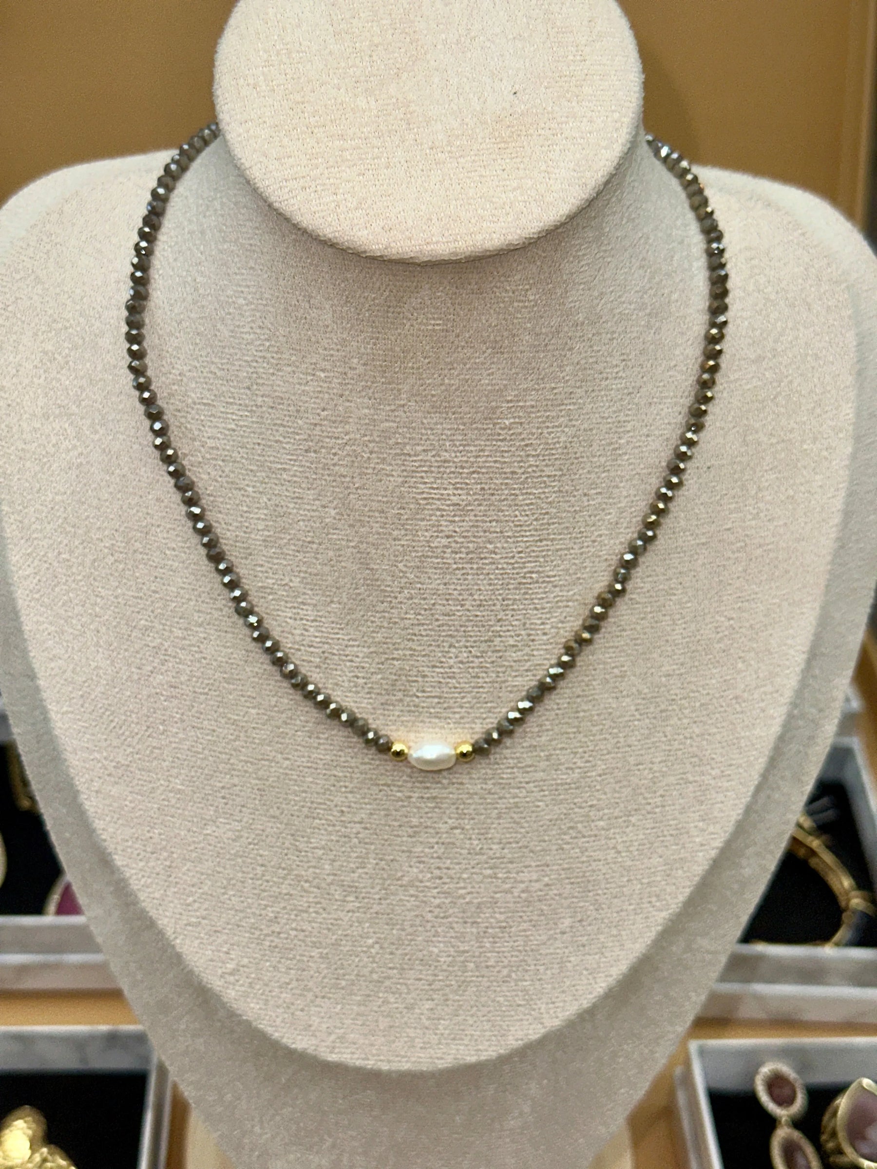 Lyv « ras du cou » Crystal necklace - Penelope Made This