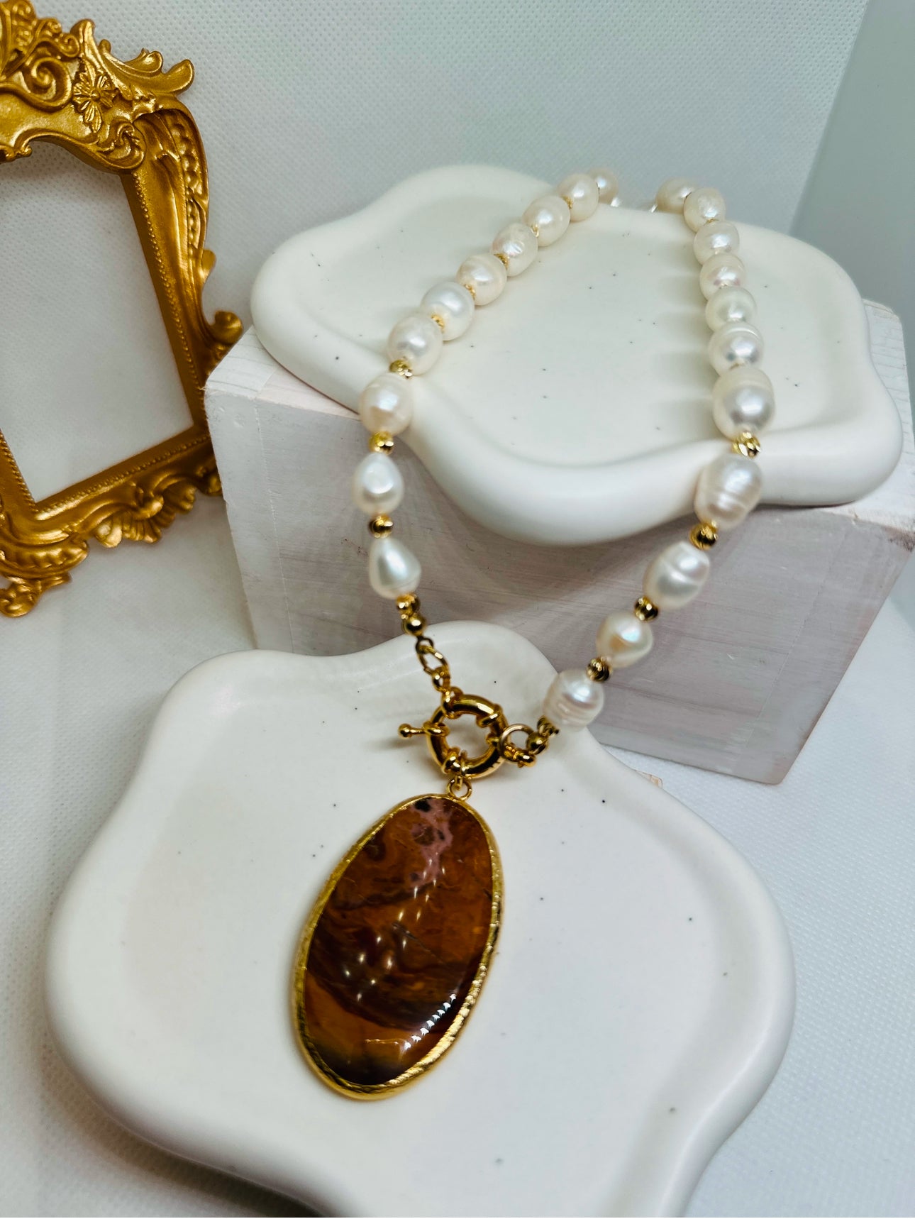 Roxana Pearl Necklace - Beige Agate