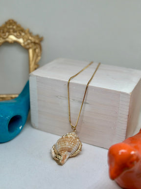 Anne Gold Plated Shell Pendant