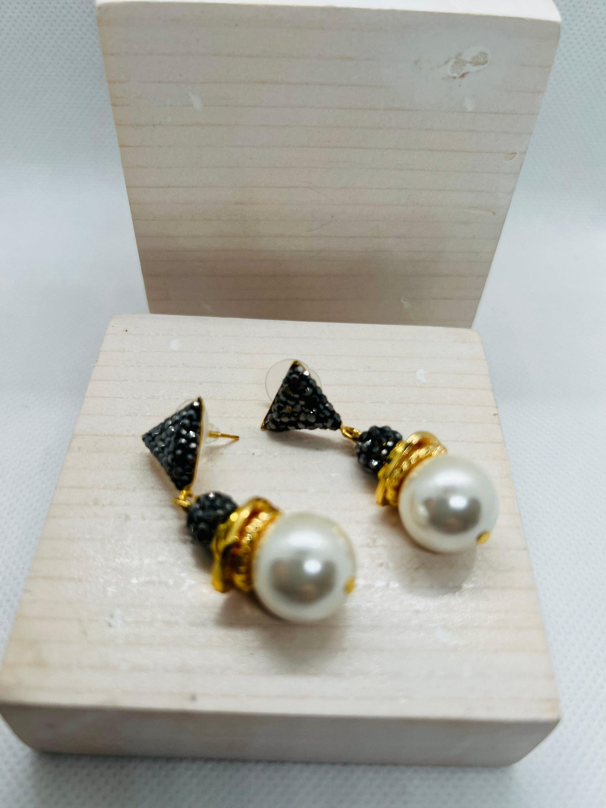 Agatha Cultured Pearls Earrings - Penelope Made This 