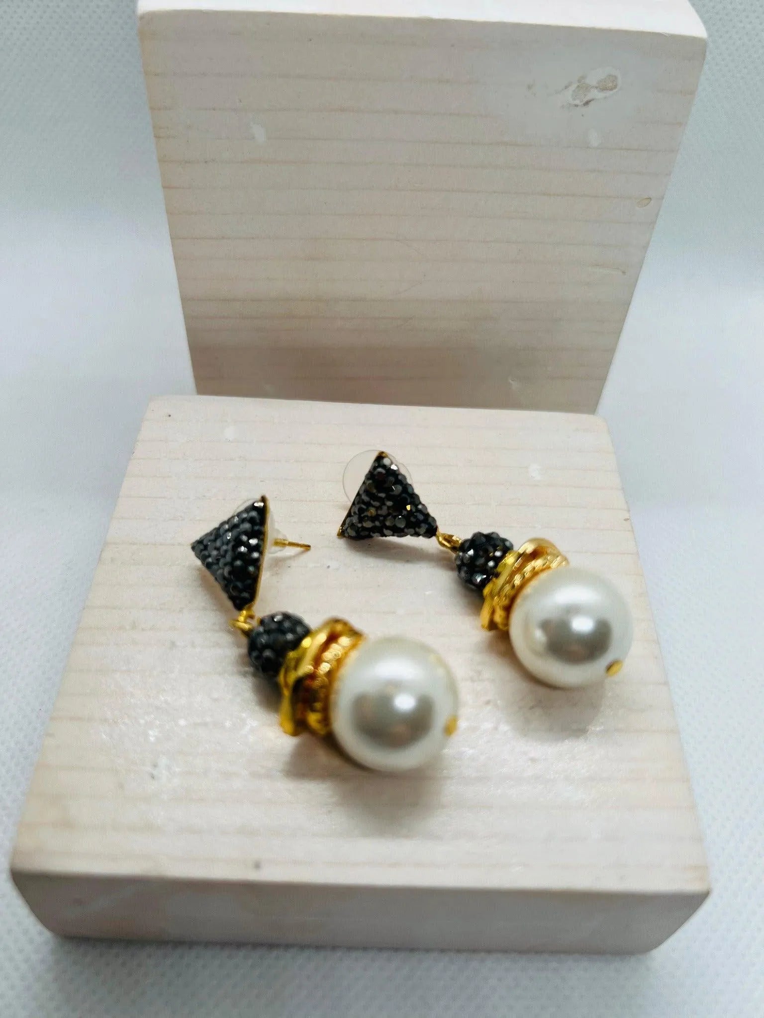 Agatha Pearl Earrings - Penelope Made This 