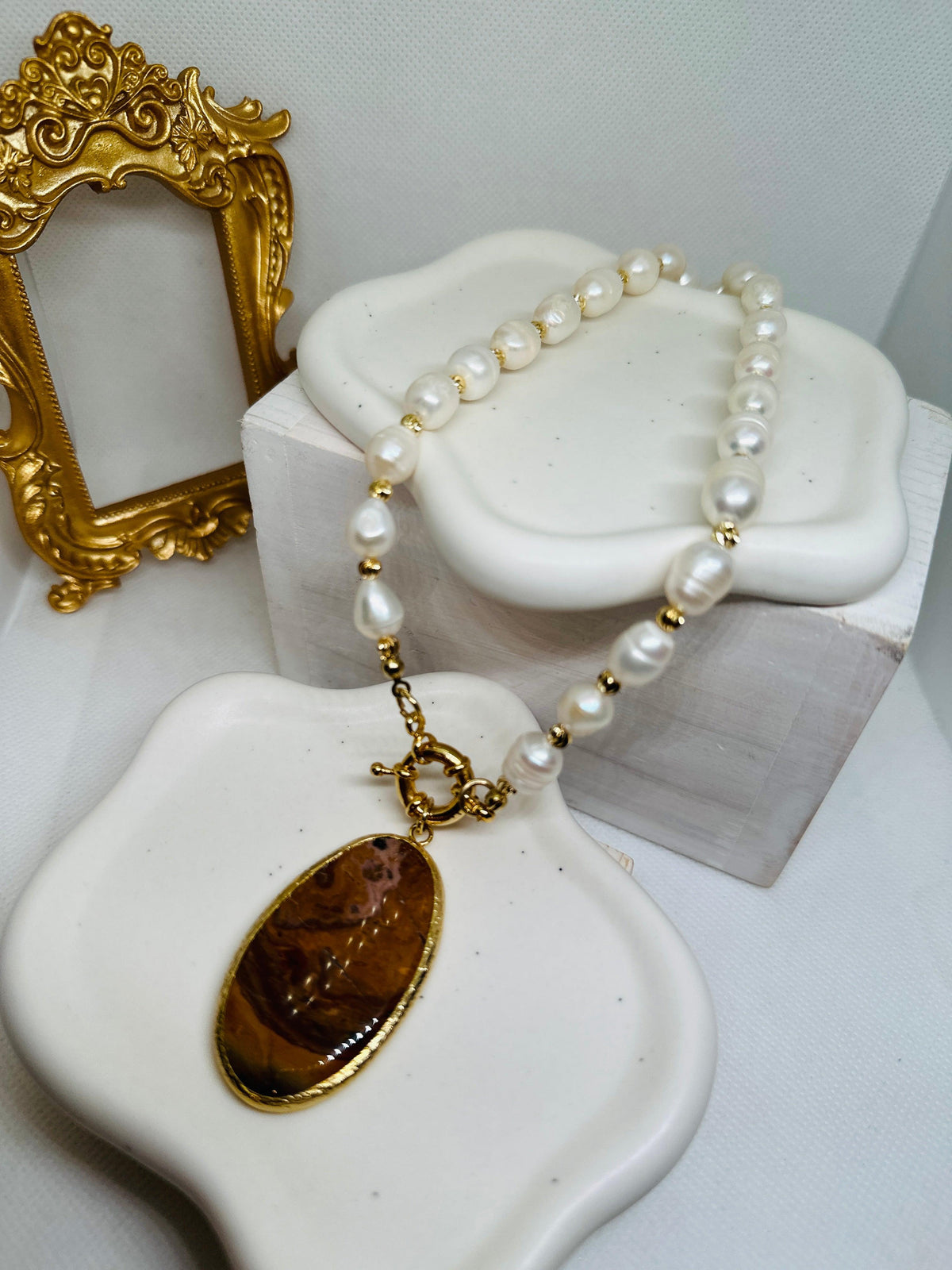 Roxana Fresh Water Pearls Necklace | Maroon Agate - Penelope Made This 